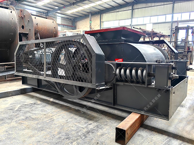 雙齒輥破碎機在破碎大塊難碎物料時，如何確保破碎效果？